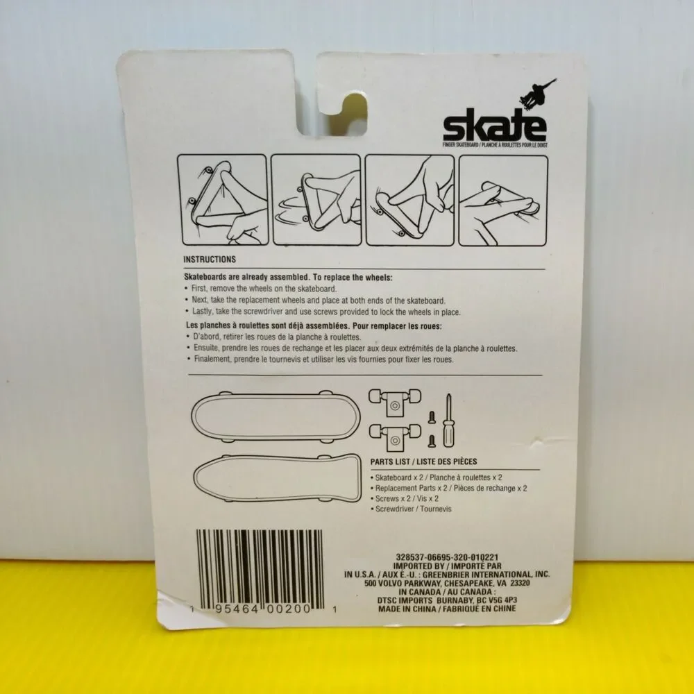 Combo Pack Set of 2 Skate Finger Skateboard Wheels Screws & Mini Screwdriver Toy